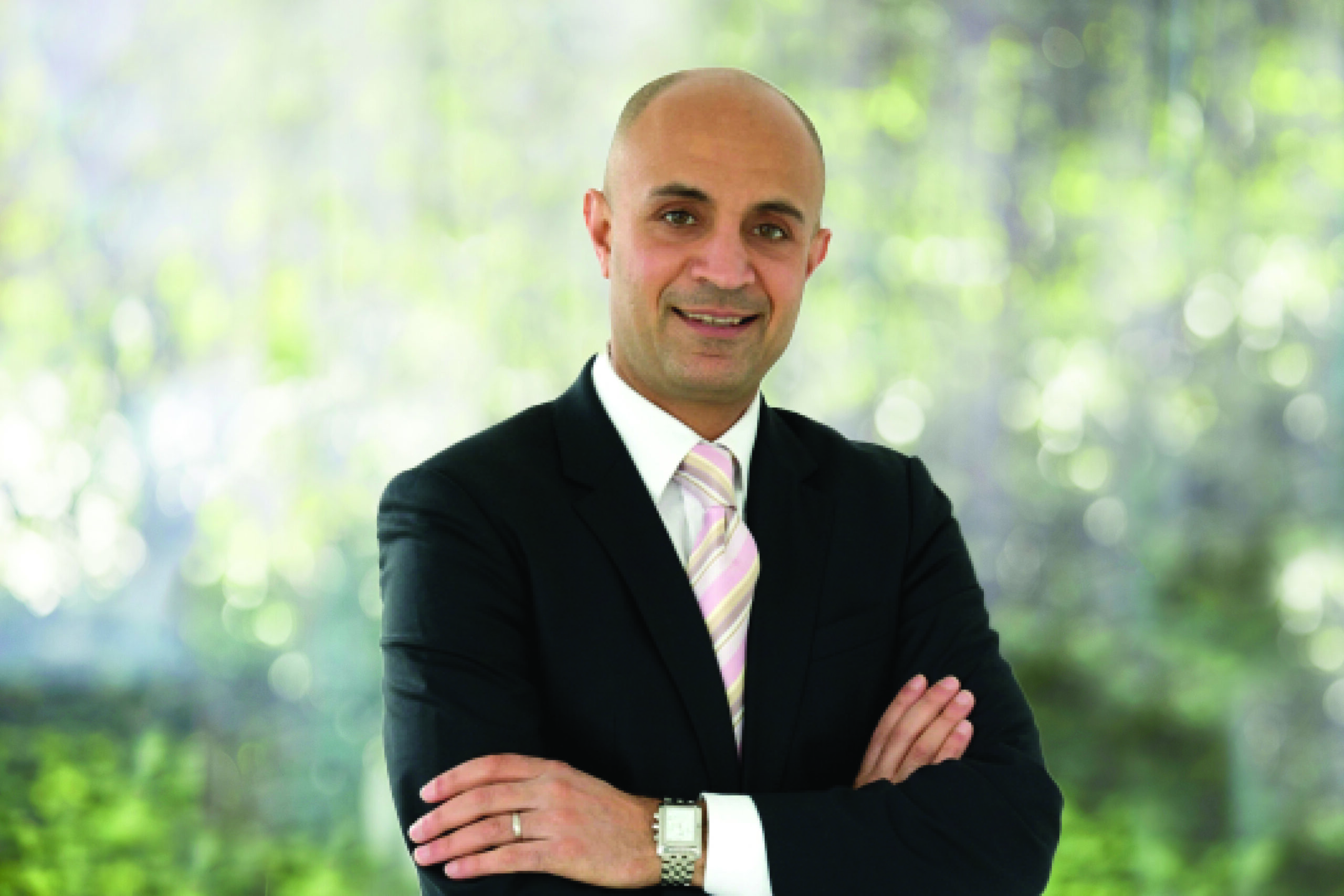 Dr Arash Riazi