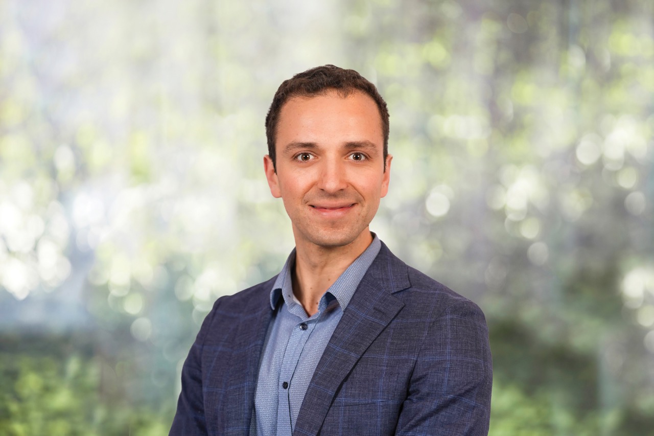 Dr Ross Apostolov