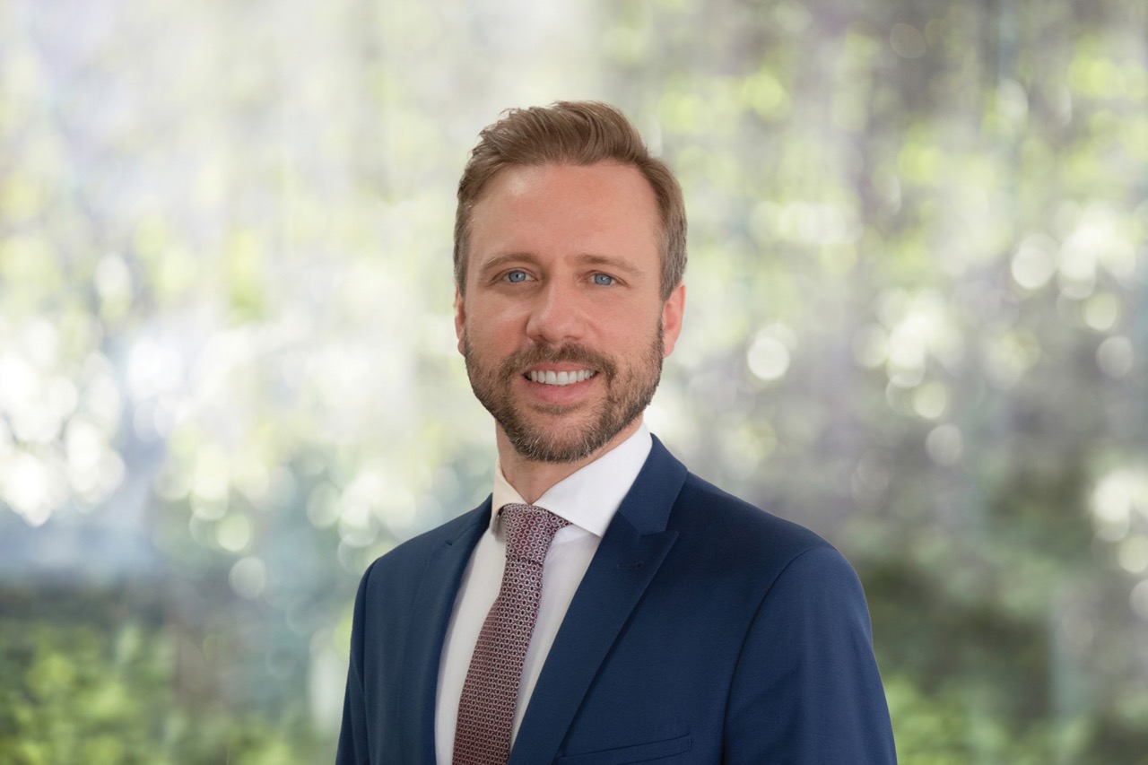 Associate Professor Lukas Ernstbrunner